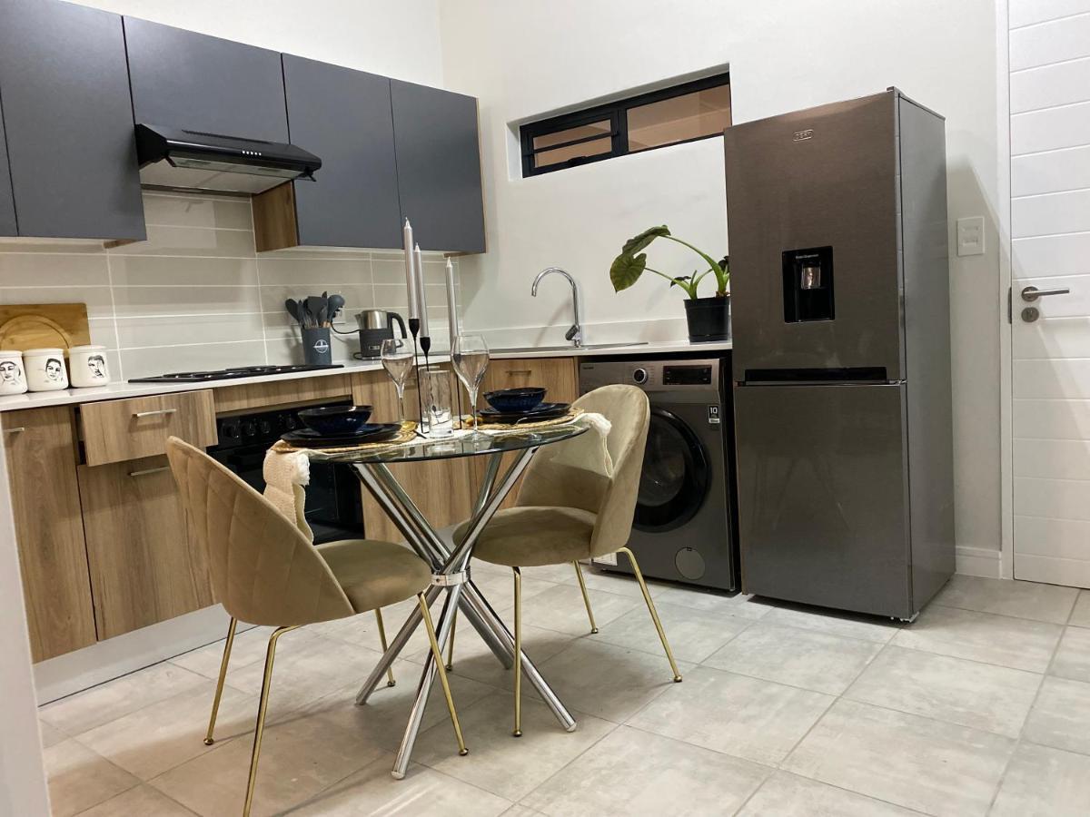 1 bedroom Luxurious Apartment in Sandton1